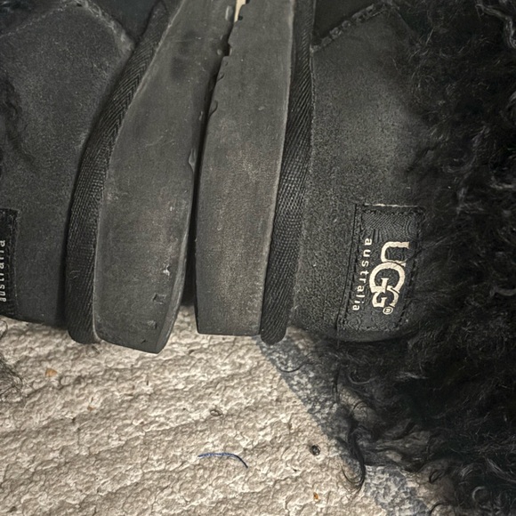 Women’s UGG Classic Short Mongolian Cuff - Picture 3 of 8